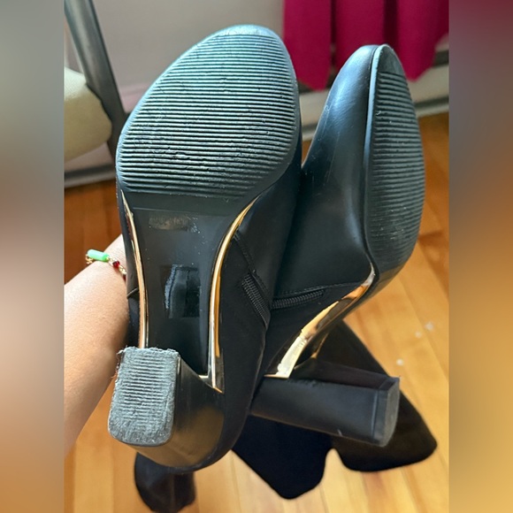 Elegant Black Leather Knee-High Boots |size 39|like new - Picture 4 of 6